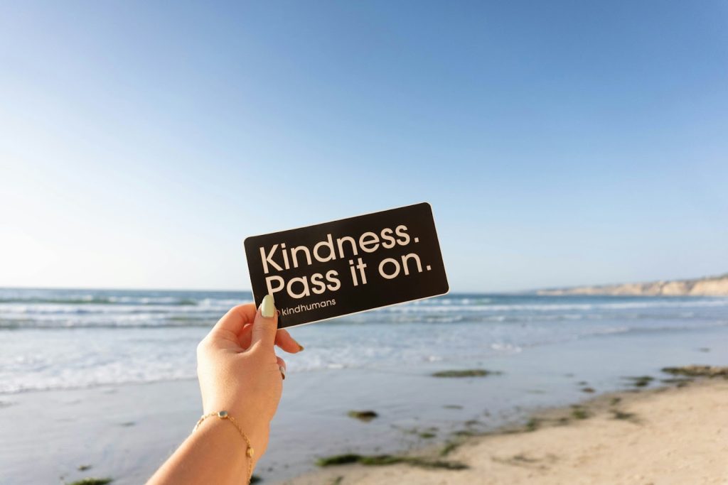 Self compassion, atau belas kasih diri, menawarkan solusi untuk keluar dari lingkaran negatif ini.